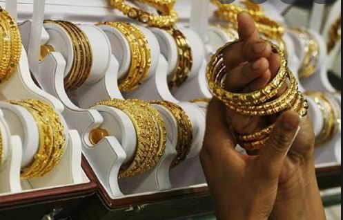Gold Silver Price Today: छठ पूजा से पहले सस्ता हुआ सोना, चांदी भी लुढ़की, जानें आज का रेट