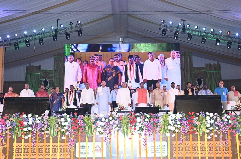 छत्तीसगढ़ राज्योत्सव 2022 का जश्न शुरू, मुख्यमंत्री भूपेश बघेल ने दीप प्रज्ज्वलित कर कार्यक्रम का किया शुभारंभ