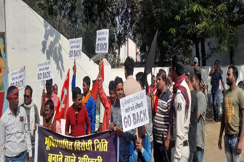 Coal India: रोजगार विरोधी नीतियों के खिलाफ विरोध प्रदर्शन, कोल सचिव को दिखाए गए काले झंडे