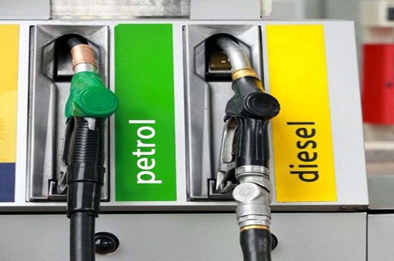 Petrol-Diesel Price Today: पेट्रोल-डीजल के दाम आज घटे या बढ़े? जानिए 1 लीटर के लिए कितने पैसे देने होंगे