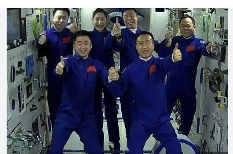 Six Chinese astronauts gather in space: अंतरिक्ष में पहली बार एकत्रित हुए छह अंतरिक्ष यात्री, पांच दिनों तक एक साथ करेंगे काम
