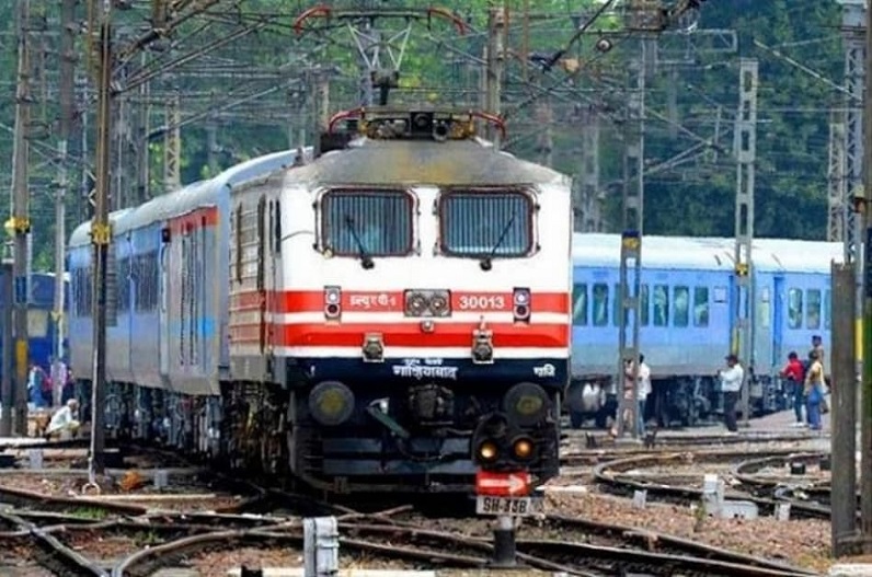 Shahdol Train Accident Update : शहडोल में भीषण ट्रेन हादसा, रेल यातायात पर पड़ा असर, रोकी गई सम्पर्कक्रांति एक्सप्रेस