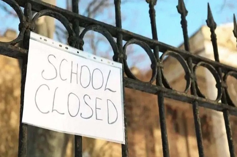 School Closed: छत्तीसगढ़ के इस जिले में बढ़ा दी गई स्कूलों की छुट्टियां, कलेक्टर ने जारी किया आदेश