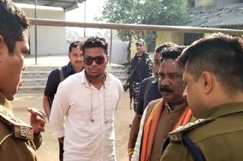 Brahmanand Netam Update News: बीजेपी कार्यकर्ताओं के आगे ‘पुलिस ने टेके घुटने’!, ब्रम्‍हानंद नेताम को बिना लिए वापस लौटी झारखंड पुलिस, ये रही बड़ी वजह