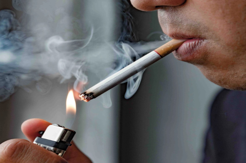 सरकार का बड़ा फैसला, स‍िगरेट स्‍मोक‍िंग पर लगा बैन, नियमों का उल्लंघन करने पर लगेगा लाखों का जुर्माना