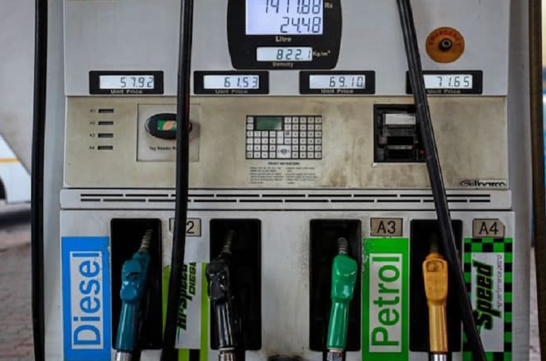 पेट्रोल 35 और डीजल 18 रुपए हुआ महंगा, भारत में बजट पेश होने से पहले यहां की सरकार ने दिया जोर का झटका