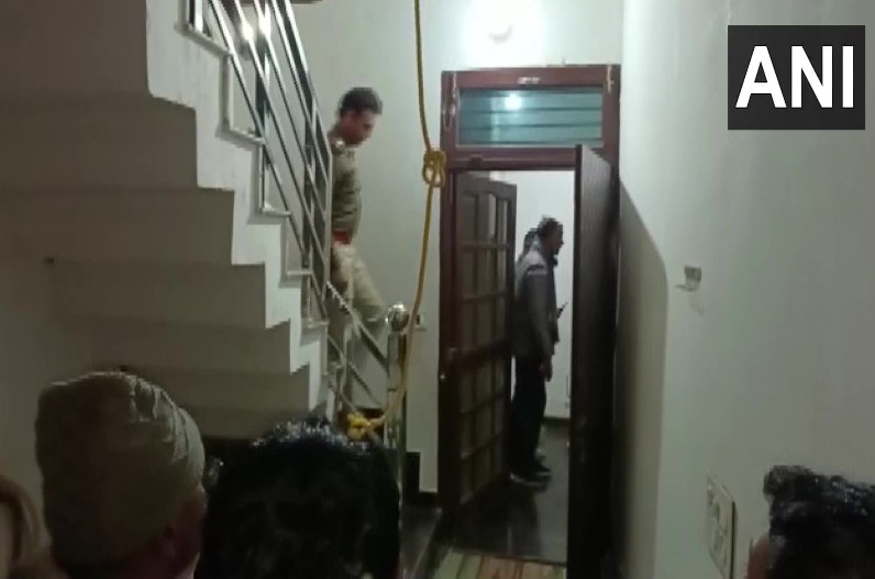24 January News Live Update : घर में मिली एक ही परिवार के 4 सदस्यों की लाशें, देखकर पुलिस की तक कांप गई रूह