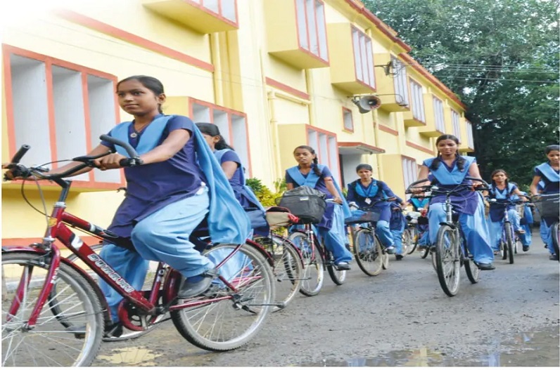 गरीब छात्रों को सरकार का बड़ा तोहफा, इस योजना के तह​​त मुफ्त में मिलेगी साइकिल, जानें कैसे उठाएं लाभ