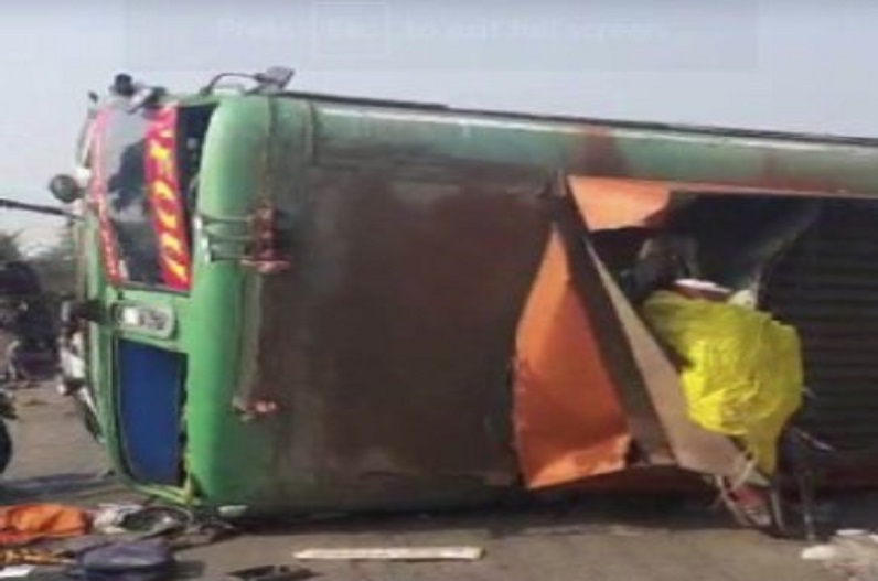 Khandwa Road Accident: दो बसों के बीच जोरदार भिड़ंत, 30 से अधिक यात्री घायल