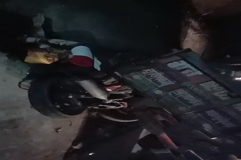 भीषण सड़क हादसे में बाइक सवार तीन युवकों की मौत, सांसद प्रज्ञा ठाकुर ने पुलिस को लगाई फटकार