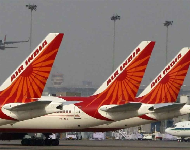 विमानन कंपनी एयर इंडिया पर 30 लाख रुपए का जुर्माना, एक पायलट-इन-कमांड का लाइसेंस भी 3 महीने के लिए सस्पेंड, जानें वजह