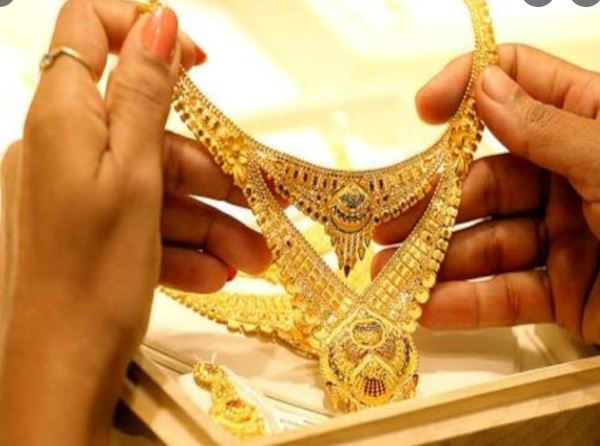 Gold prices fall again today