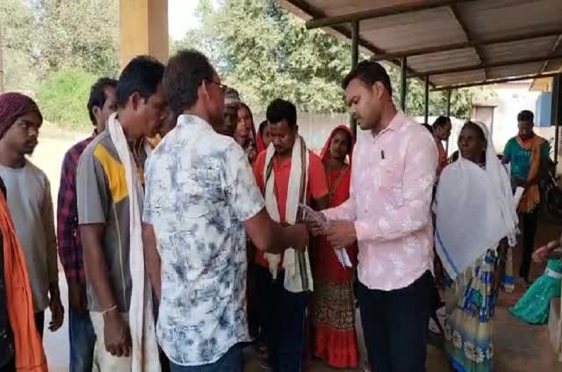 Sonjharia society submitted memorandum to Tehsildar for caste certificate