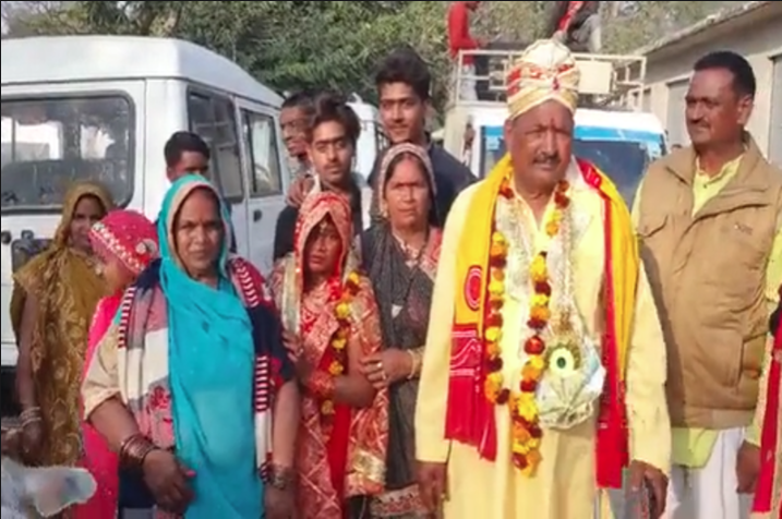 शादी का ये कैसा चस्का! 63 साल के बुजुर्ग ने 40 साल छोटी लड़की के साथ लिए साथ फेरे,  फिर जमकर किया डांस