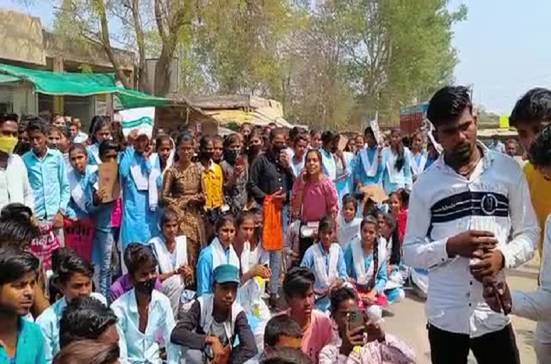 Students demanding action against the tehsildar who filled the form of cheating girl students