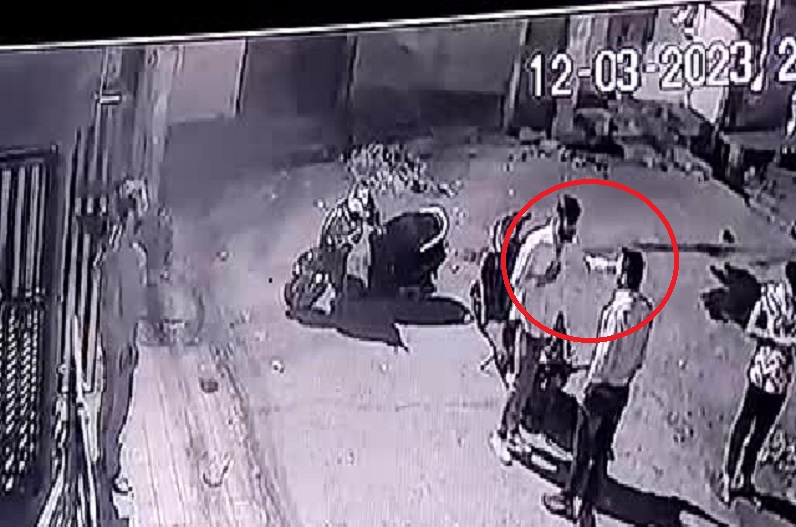 Satna news: शोर करने से रोकना पड़ा भारी, युवक को दबंगों ने दी दर्दनाक सजा, वीडियो वायरल