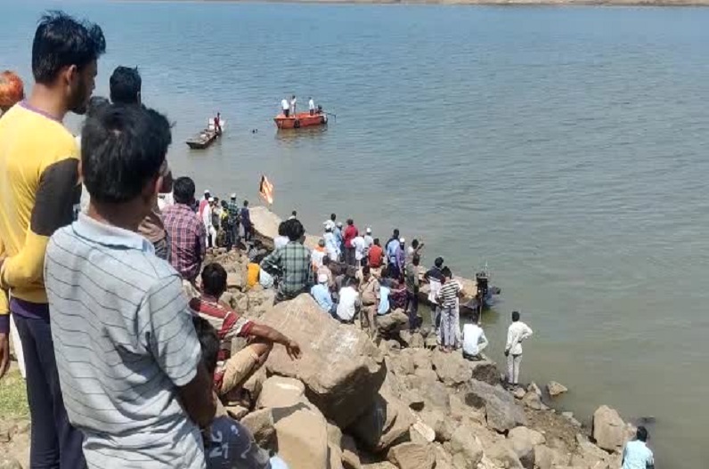 Barwani News: नर्मदा घाट पर मौत ने दी दस्तक, 4 युवक नदी में डूबे, तलाश में जुटी SDRF टीम