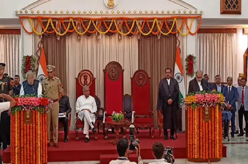 CG हाईकोर्ट के नए चीफ जस्टिस रमेश सिन्हा को राज्यपाल ने दिलाई शपथ, सीएम भूपेश सहित कई नेता रहे मौजूद