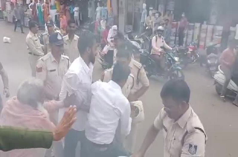 Chhindwara news: पुलिस से हुज्जत पड़ी भारी.. यूथ कांग्रेस अध्यक्ष पर बलवा का केस दर्ज, जानें मामला