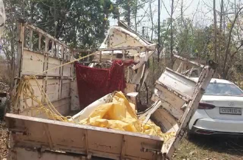 Mahasamund News: पिकअप और ट्रैक्टर ट्राली में जोरदार भिडंत, दो लोगों की मौत, 20 से ज्यादा यात्री गंभीर रूप से घायल