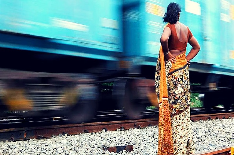 रेलवे की बड़ी कार्रवाई, 85 किन्नरों को लिया हिरासत में, ठोंका 64 हजार रुपये का जुर्माना