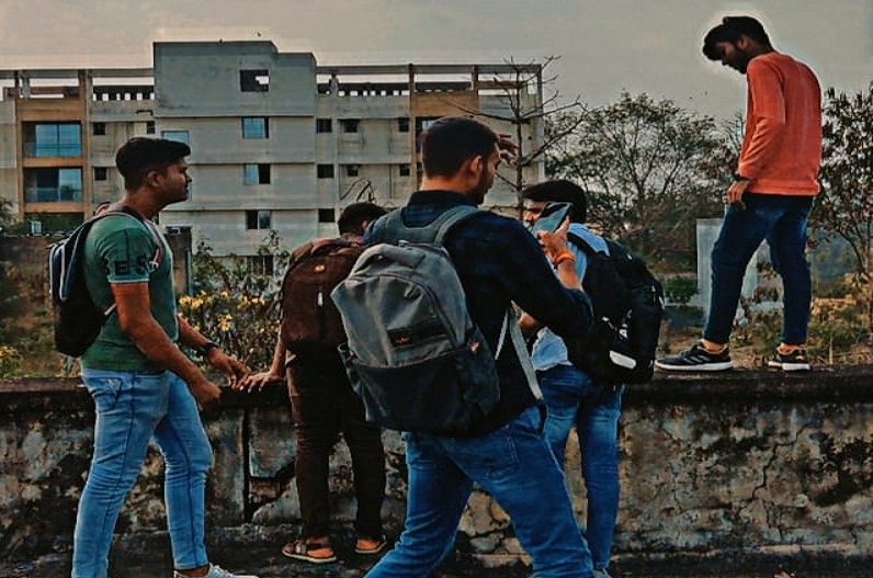 Bilaspur News: रील बनाते समय छात्र की मौत, कॉलेज की छत पर चढ़कर बना रहा था वीडियो