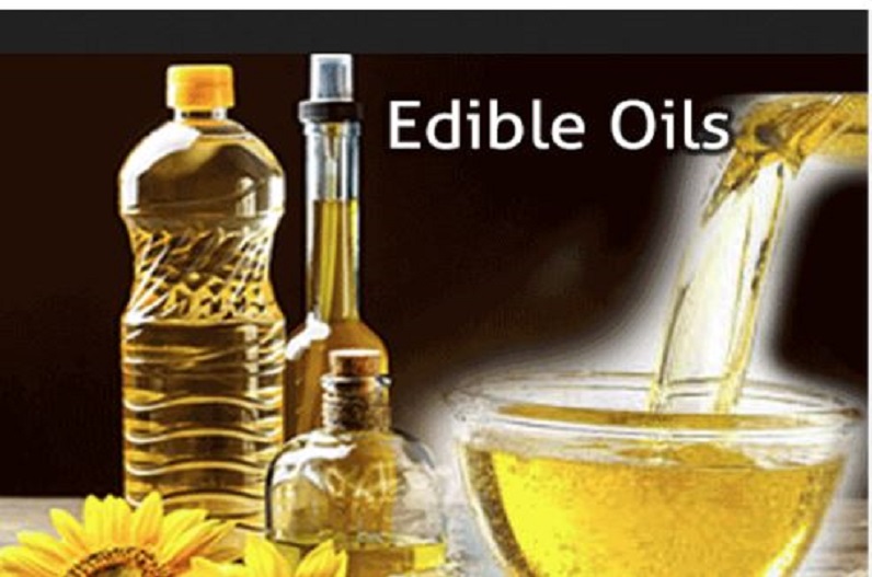 Edible Oil Price: त्योहारी सीजन में सस्ते हुए खाने के तेल, कीमतों में आई भारी गिरावट, रेट देखकर हो जाएंगे खुश!