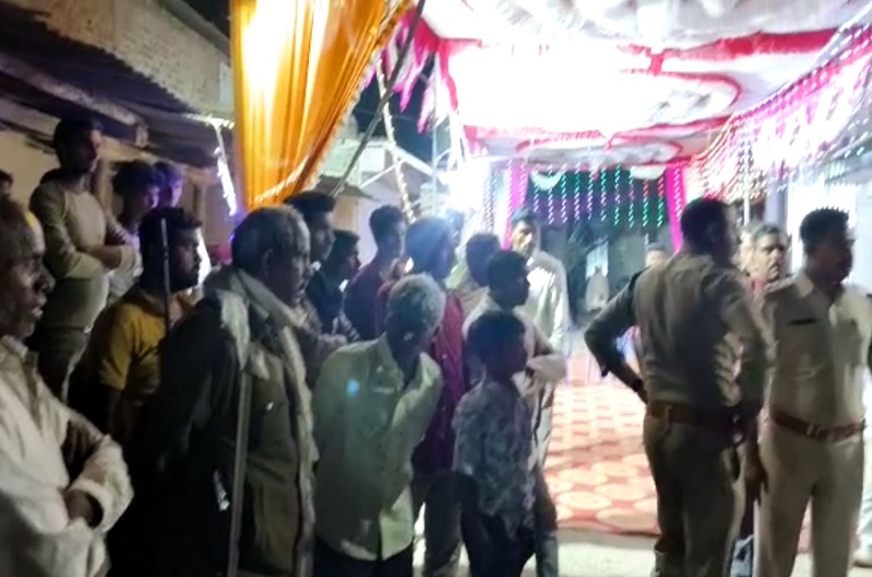 Dhar news: मातम में बदली शादी की खुशियां.., हर्ष फायरिंग के दौरान छर्रे लगने से चार लोगों की हालत गंभीर