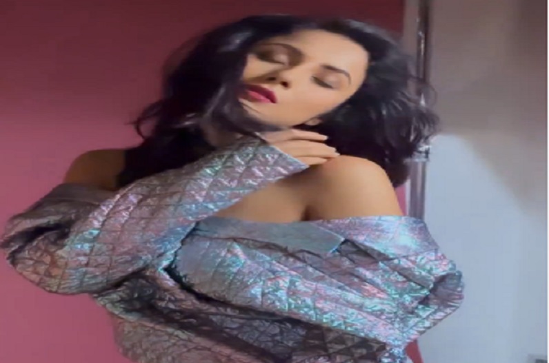 Shehnaaz Gill New Sexy Video : शहनाज गिल ब्रालेस होकर करवाया बोल्ड फोटोशूट, सोशल मीडिया पर वायरल हुआ वीडियो