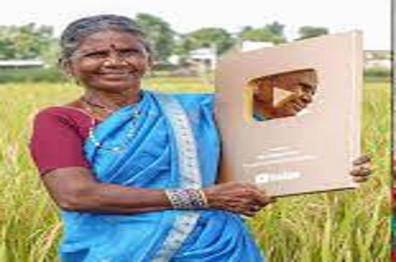 63 साल की उम्र में युट्यूबर बनी महिला, मासूमियत देख आप भी हो जाएंगे खुश, खेत-गांव के वीडियो से भरा पड़ा है चैनल