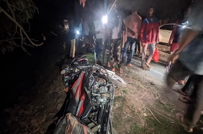 Balrampur News: दो बाइकों की आपस में जोरदार भिड़ंत, मौक पर एक युवक की मौत, अन्य गंभीर रूप से घायल