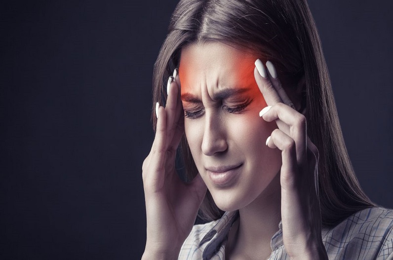 migraine remedies: असहनीय सिरदर्द से मिल सकती है राहत, काम आएंगे ये असरदार घरेलू नुस्खे