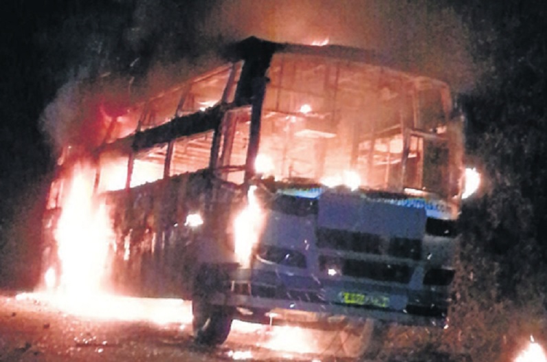 Shahdol Fire Bus Latest News : चलती बस में लगी भीषण आग, करीब 50 से ज्यादा यात्री थे सवार, मचा हड़कंप