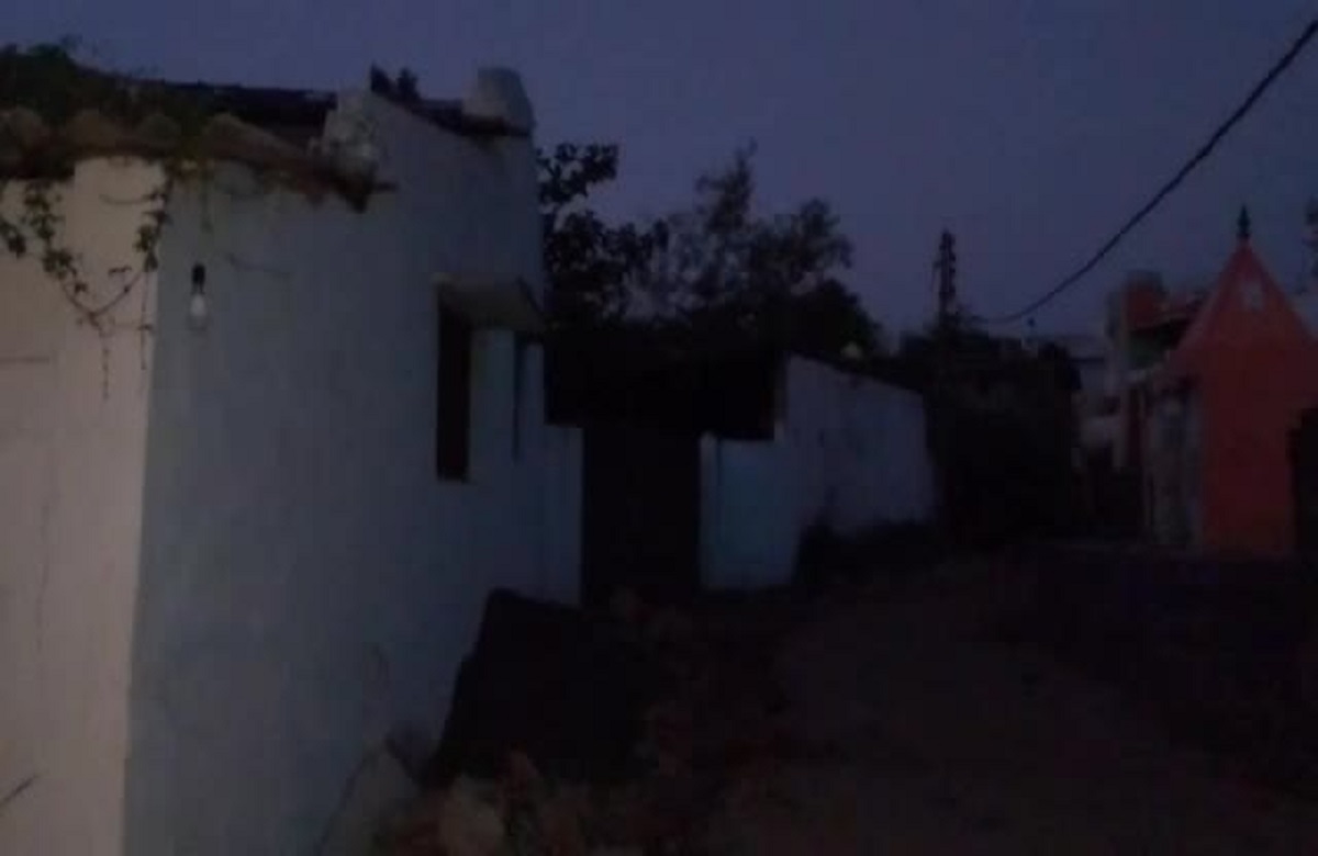 Harda News: 7 गांव में पांच घंटे से बिजली सप्लाई बंद, शिकायत करने पर ऐसी बाते कह रहे अधिकारी