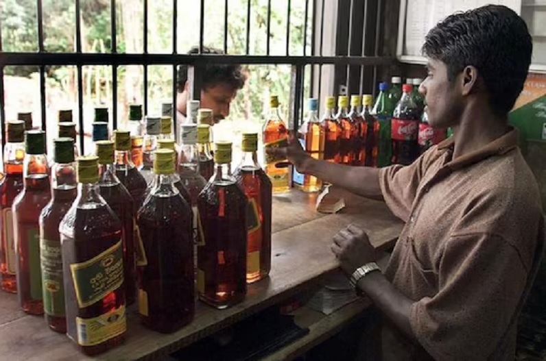 बढ़ गए शराब के दाम, अंग्रेजी शराब की कीमत में 10 प्रतिशत तो देसी के दाम में 14 फ़ीसदी तक का इजाफा, सरकार ने लिया फैसला