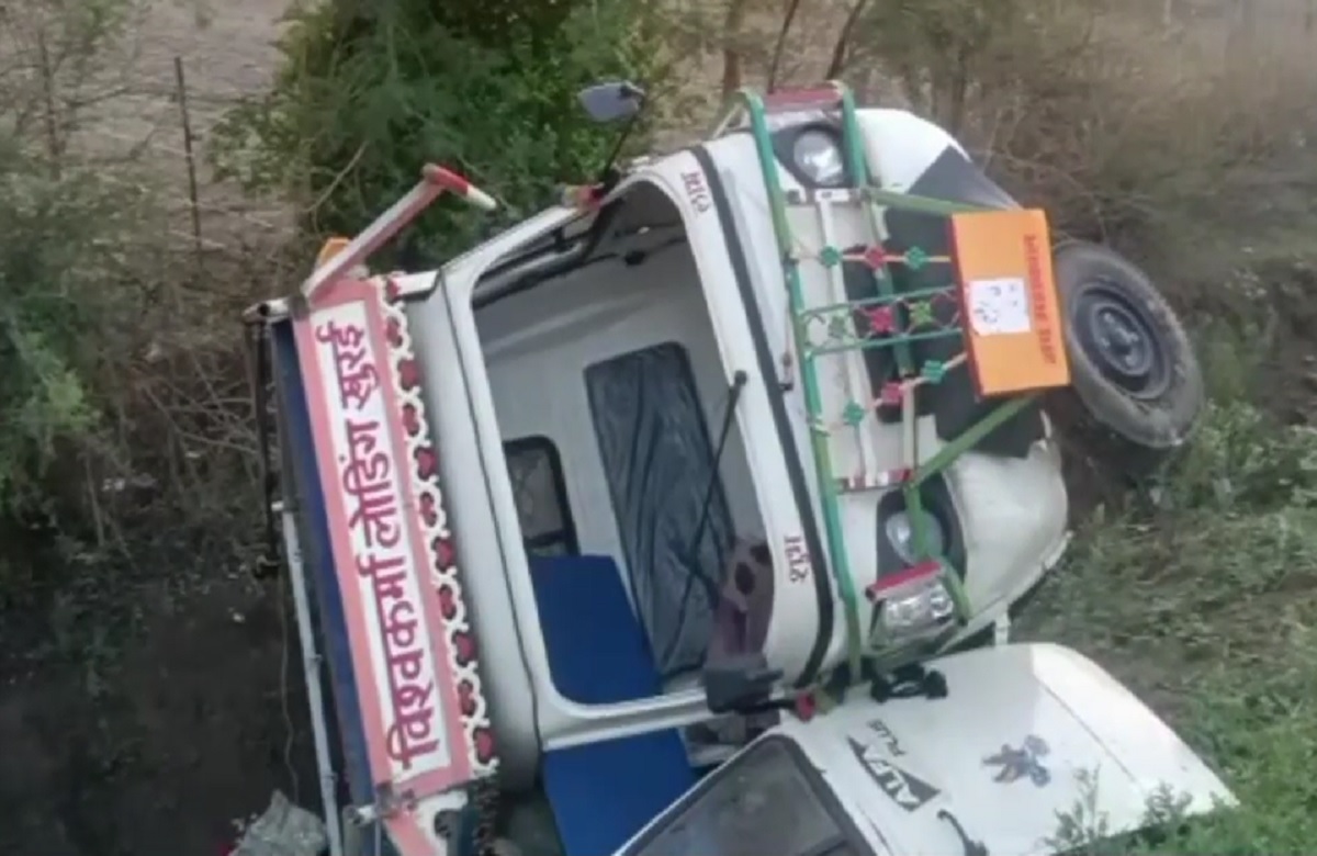 Sagar Road Accident: तेंदूपत्ता तोड़ने जा रहे मजदूरों से भरा वाहन पलटा, दो महिलाओं की मौत, 7 गंभीर