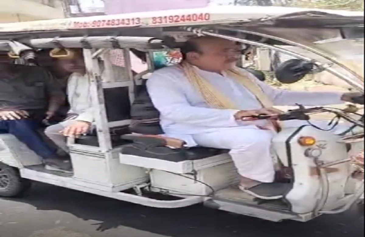 ई-रिक्शा चलाकर निरीक्षण करने निकले BJP विधायक, ठेकेदार की लगाई क्लास, कही ये बात, वायरल हुआ वीडियो