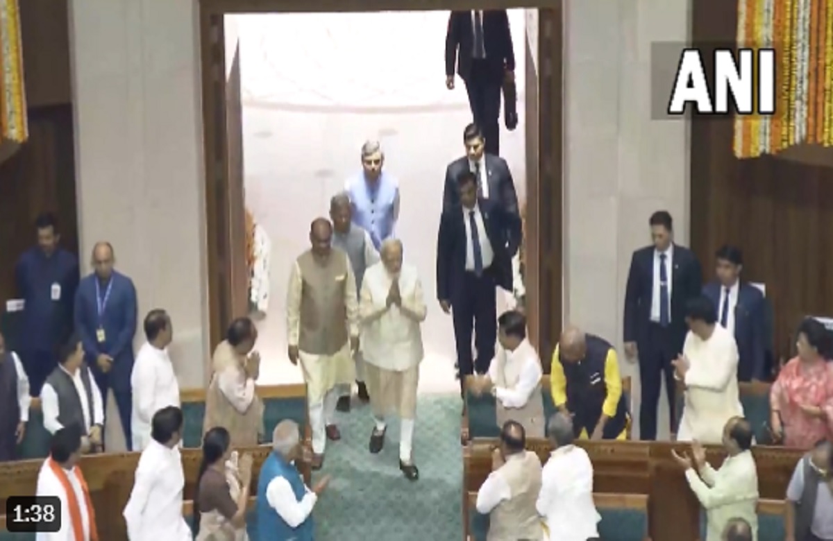 India News Today 28 May Live Update: संसद भवन के लोकसभा कक्ष में पहुंचे पीएम मोदी, तालियों की गड़गड़ाहट से हुआ स्वागत
