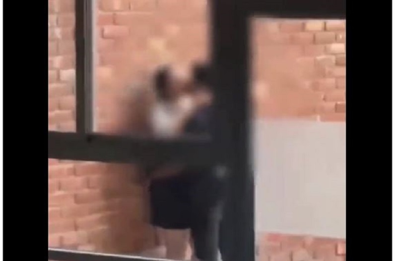 यूनिवर्सिटी कैंपस में अश्लील हरकत कर रहे थे छात्र-छात्रा, जमकर वायरल हो रहा ये Video