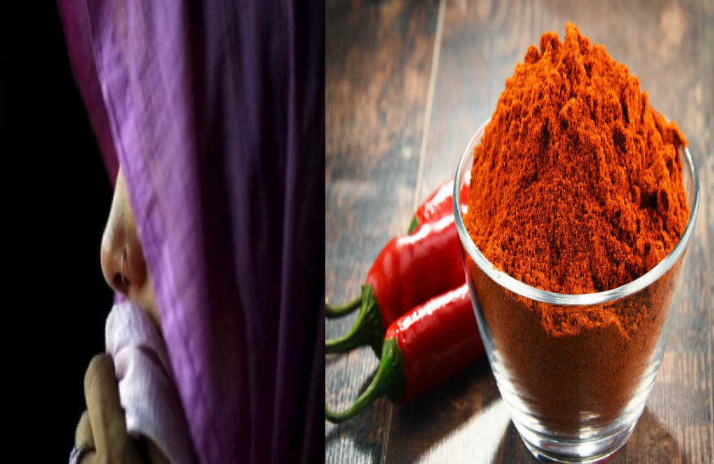 Due to old enmity, the neighbor thrashed an elderly woman and put red chili powder in her private part