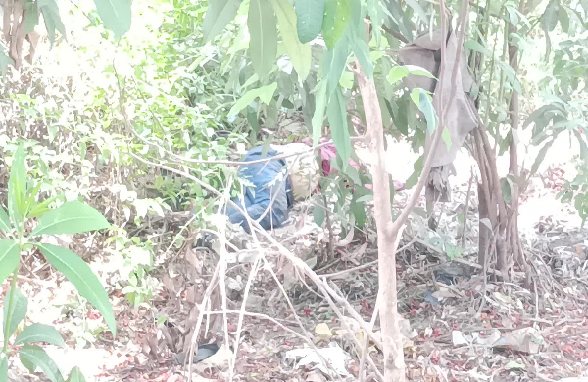 Katni news: फल व्यापारी की बेरहमी से हत्या, झाड़ियों में इस हाल में मिली लाश