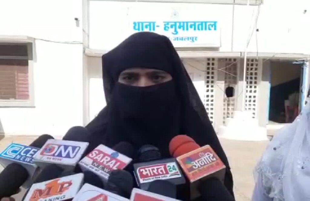 Husband gives triple talaq to wife for not fulfilling dowry demand