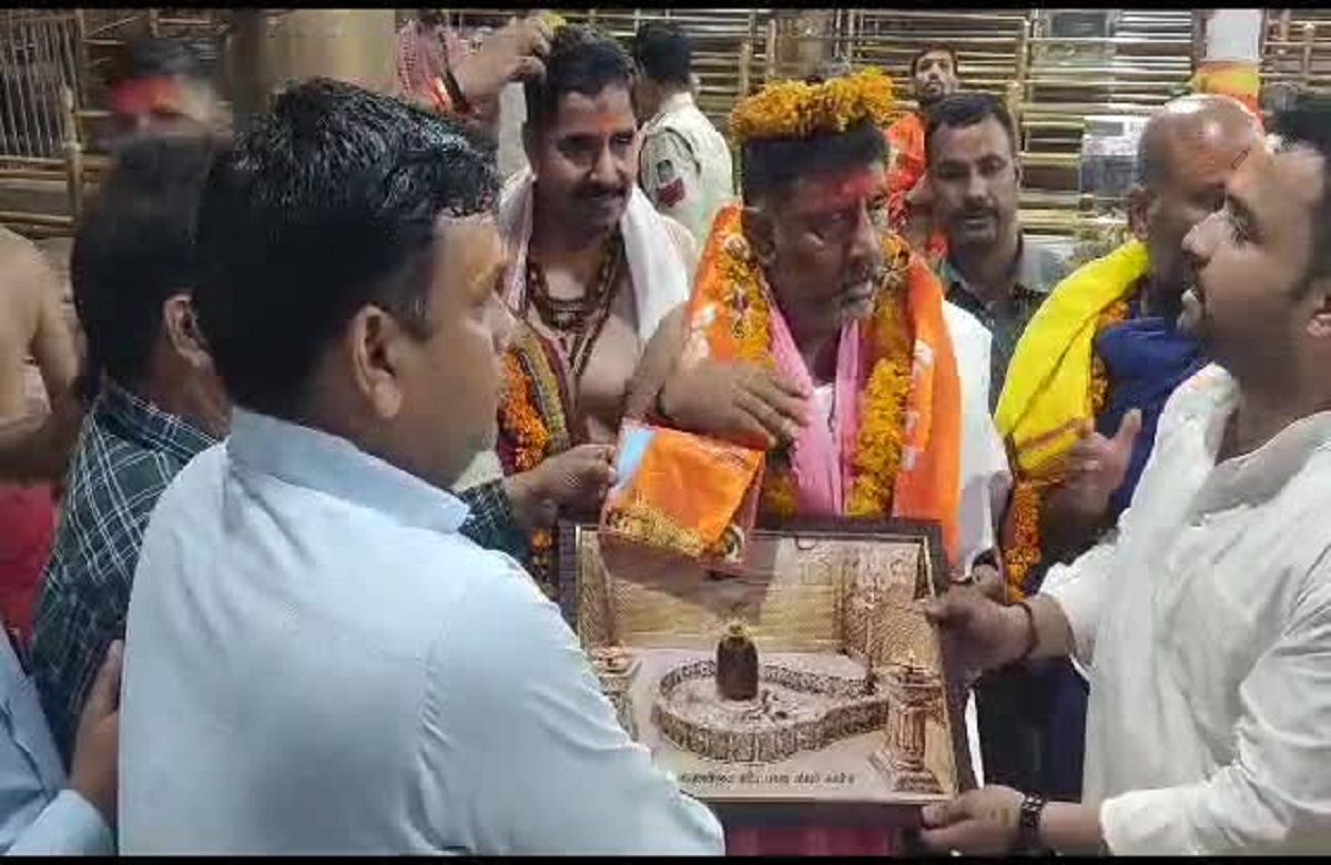DK Shivakumar in Ujjain: बाबा महाकाल की नगरी पहुंचे कर्नाटक के उपमुख्यमंत्री डीके शिवकुमार, भस्म आरती में हुए शामिल