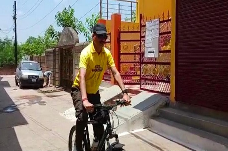 World Bicycle Day : सायकल से नेपाल की यात्रा कर चुके हैं सतीश द्विवेदी, लोगों को पर्यावरण संरक्षण को लेकर करते हैं जागरूक