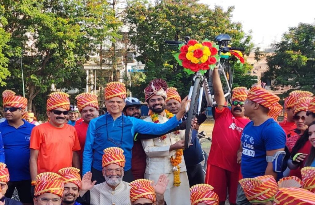 Cyclist's wedding procession on cycle