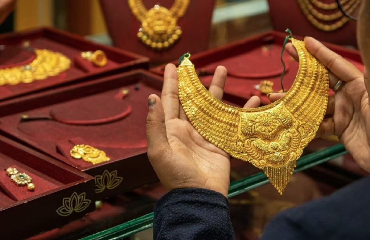 स्वतंत्रता दिवस से पहले 2700 रुपए सस्ता हुआ सोना, चांदी की कीमतों में भी आई गिरावट, जानिए आज का भाव