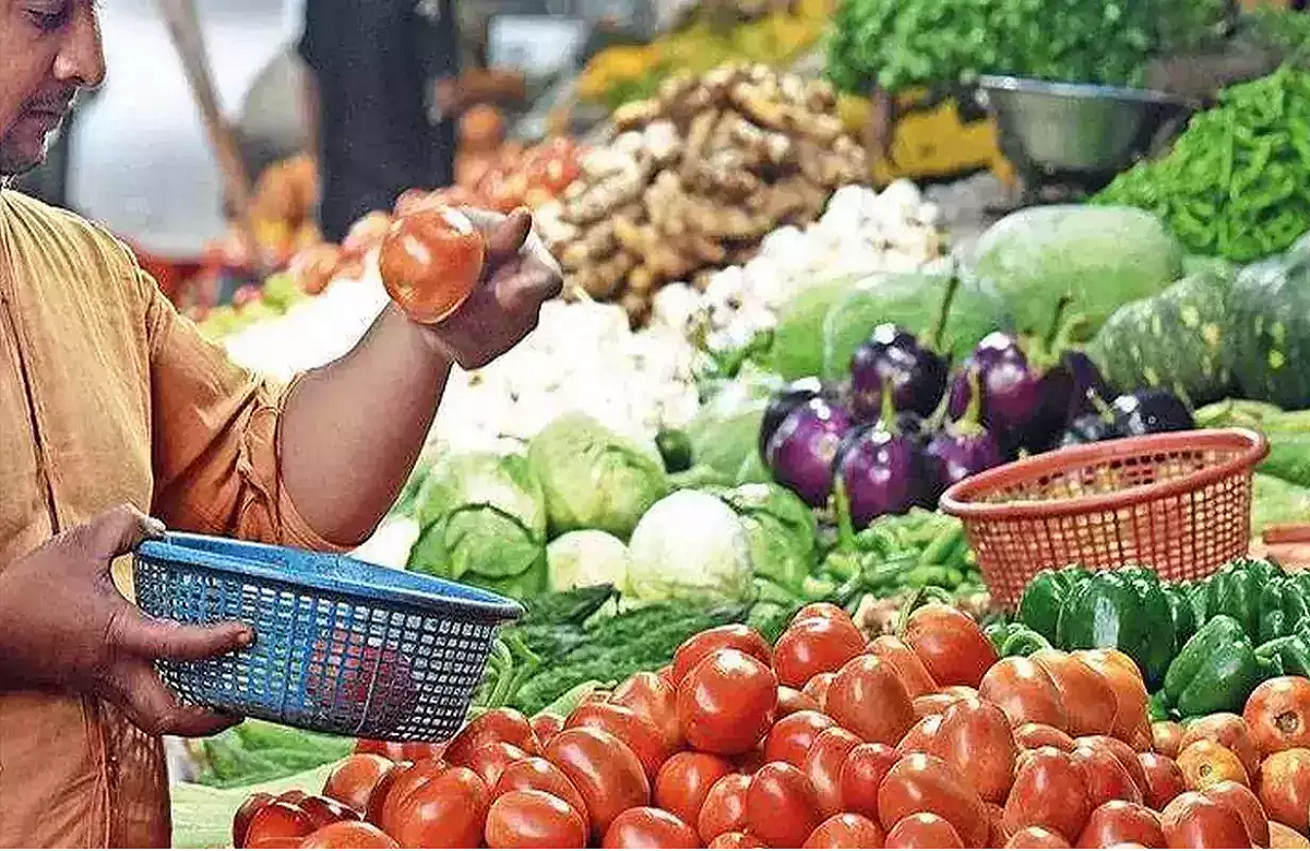 Vegetable prices increased: चिलचिलाती गर्मी ने बिगाड़ा रसोई का स्वाद, आसमान छू रहे सब्जियों के दाम, यहां देखें ताजा रेट लिस्ट