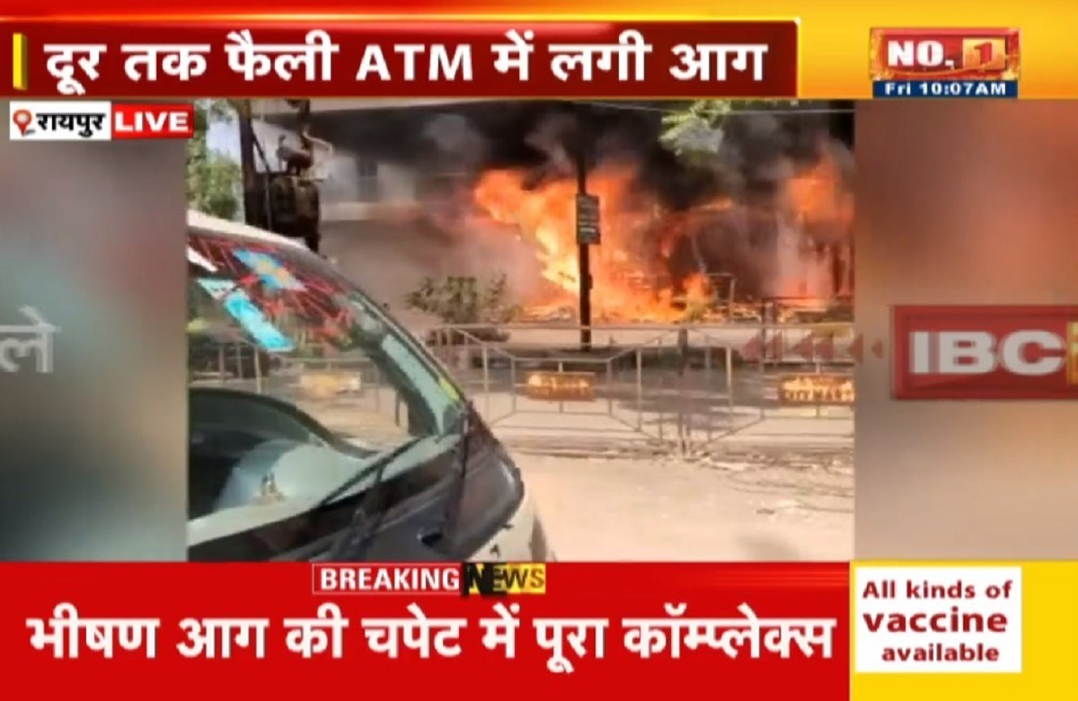 मोतीबाग इलाके में पंजाब नेशनल बैंक के ATM में लगी भीषण आग, मौके पर पहुंची फायर ब्रिगेड की टीम