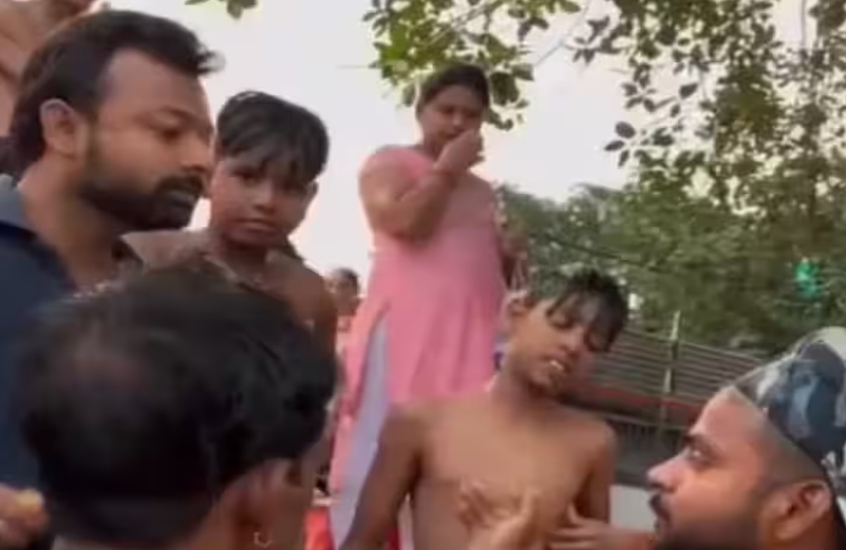 Haridwar Ganga Ghat Video:  मां गंगा पर सिर्फ हिंदुओं का हक? मुस्लिम परिवार को युवकों ने घाट से भगाया, सामने आया वीडियो