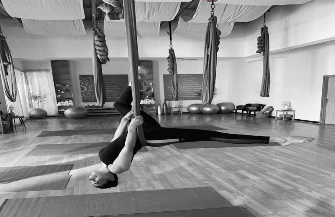 International Yoga Day 2023 : अंतरराष्ट्रीय योग दिवस के मौके पर एक्ट्रेस करिश्मा कपूर ने किया योग, तस्वीर जमकर हो रही वायरल
